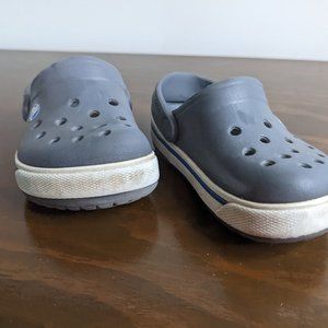 Grey Crocs Toddler 6/7
